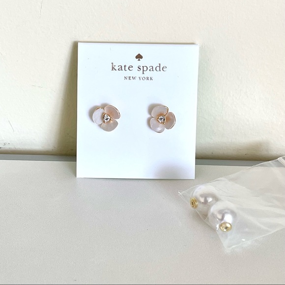 Kate Spade 2 in 1 Flower and Pearl Earrings 🌸 - Picture 3 of 11